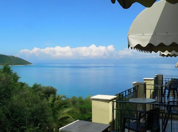 Property grounds - Studio Apartment 'Apraos Bay Hotel  17' with Sea View, Wi-Fi and Air Conditioning (Απραος)
