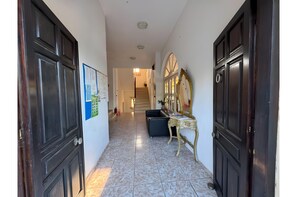 المنشأة من الداخل