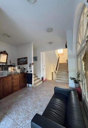 Interior - Studio Apartment 'Apraos Bay Hotel Room 5' with Sea View, Wi-Fi and Air Conditioning (Απραος)