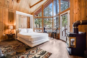 1 bedroom, WiFi, bed sheets - Bright and Open Cabin with Huge Windows near Hood River, Washington (Trout Lake)