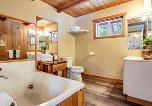 Towels - Bright and Open Cabin with Huge Windows near Hood River, Washington (Trout Lake)