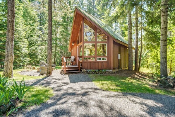 Terrace/patio - Bright and Open Cabin with Huge Windows near Hood River, Washington (Trout Lake)