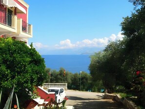 Property grounds - Studio Apartment 'Apraos Bay Hotel Room 4' with Sea View, Wi-Fi and Air Conditioning (Απραος)