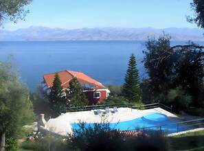 Pool - Studio Apartment 'Apraos Bay Hotel Room 4' with Sea View, Wi-Fi and Air Conditioning (Απραος)