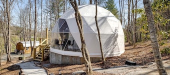 Relaxing Dome in the Heart of the Blue Ridge Mountains for an Unforgettable Glamping Experience in Rosman, North Carolina