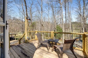 Outdoor dining - Relaxing Dome in the Heart of the Blue Ridge Mountains for an Unforgettable Glamping Experience in Rosman, North Carolina (Rosman)