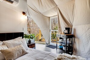 1 bedroom, bed sheets - Relaxing Dome in the Heart of the Blue Ridge Mountains for an Unforgettable Glamping Experience in Rosman, North Carolina (Rosman)