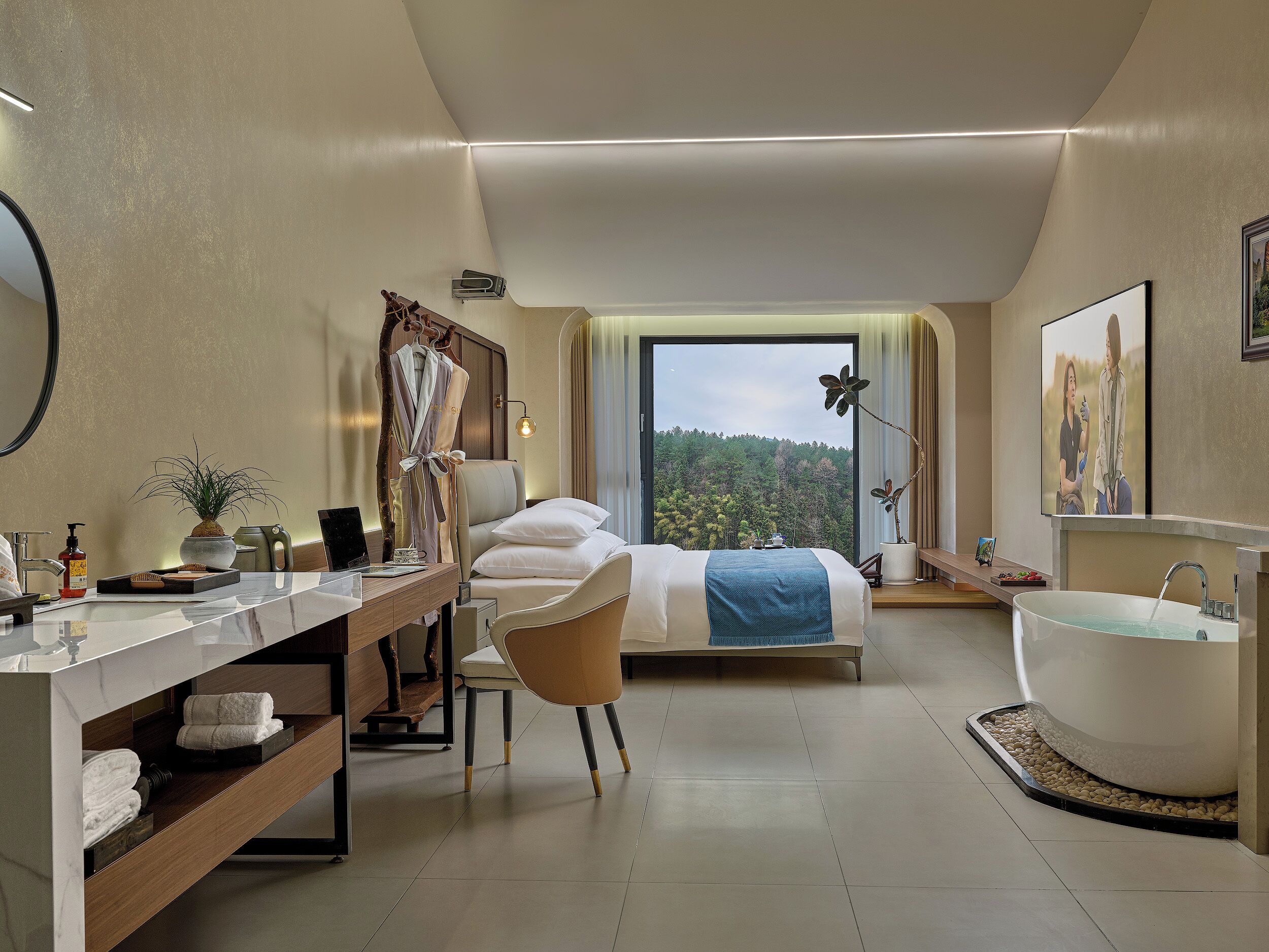 Premier-huone | Ylelliset vuodevaatteet, minibaari, ilmainen Wi-Fi, vuodevaatteet