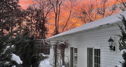 Peaceful Bed and Breakfast Accommodation for Two near Whitewater, Wisconsin