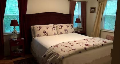 Comfortable Weekend Getaway with Breakfast Available in Elkhorn, Wisconsin