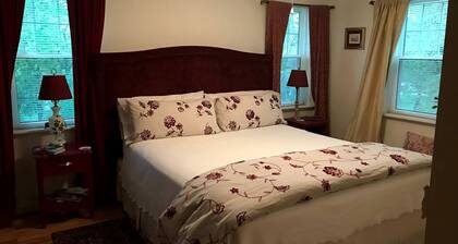 Comfortable Weekend Getaway with Breakfast Available in Elkhorn, Wisconsin