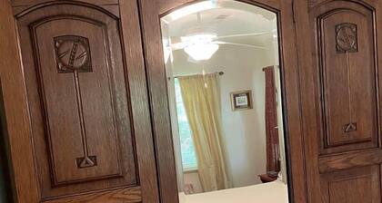 Comfortable Weekend Getaway with Breakfast Available in Elkhorn, Wisconsin