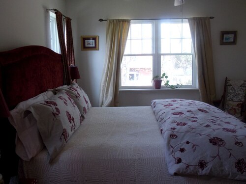 Comfortable Weekend Getaway with Breakfast Available in Elkhorn, Wisconsin