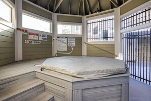 Spa - Cozy stay for 4: 5 Min Drive to Base,  Full Kitchen, Amazing Hot Tub, Restaurants Nearby! (Park City)