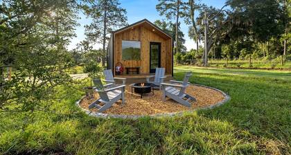 Gorgeous and Modern Cabin near Poe Springs Park, Perfect for a Weekend in Nature