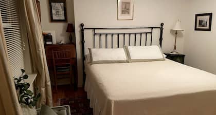 Charming Bed and Breakfast Accommodation near Lake Geneva, Wisconsin