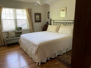 Unclassified image, 4 of 9, button - Charming Bed and Breakfast Accommodation near Lake Geneva, Wisconsin (Elkhorn)