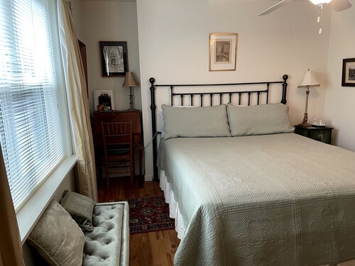 Charming Bed and Breakfast Accommodation near Lake Geneva, Wisconsin