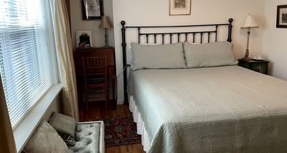 Charming Bed and Breakfast Accommodation near Lake Geneva, Wisconsin