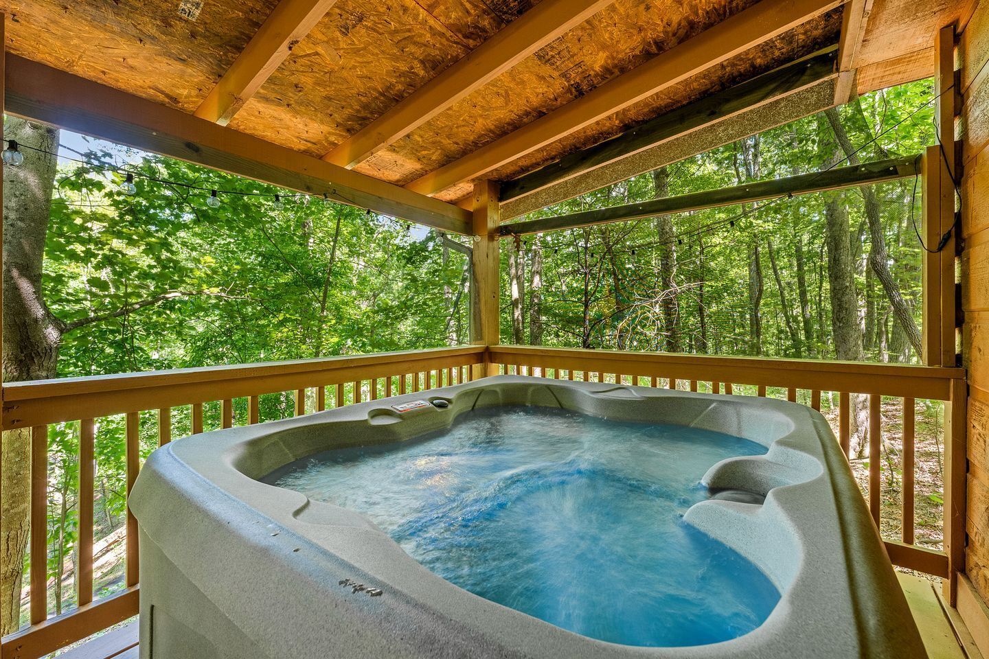 Bañera de hidromasaje al aire libre