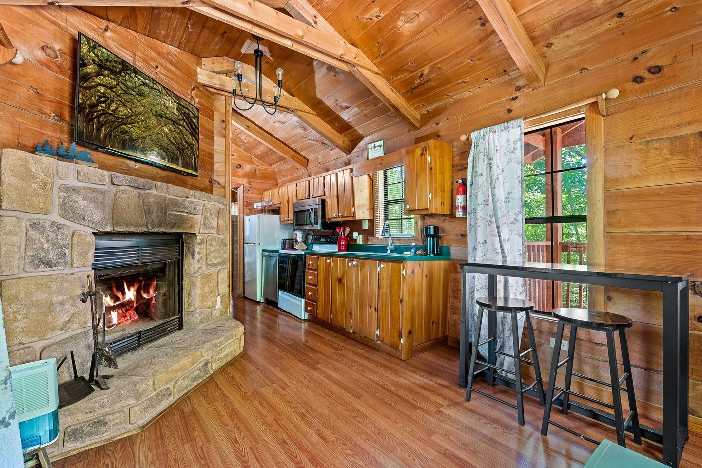 Kylskåp, mikrovågsugn, ugn och spishäll