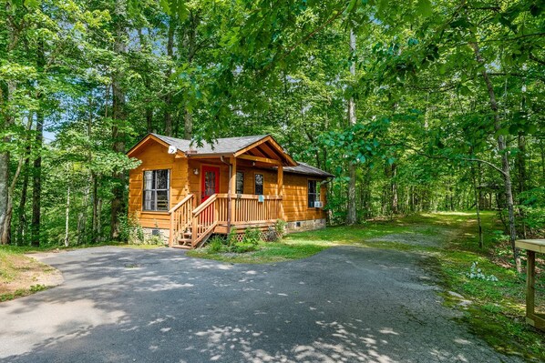 Exterior - Wonderful Secluded Cabin with Hot-tub in Sevierville, Tennessee (Sevierville)