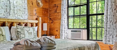 1 bedroom, desk, WiFi, bed sheets