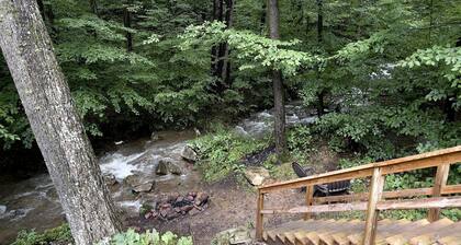Cozy Cabin with Fire Pit and Hot Tub in Bruceton Mills, West Virginia