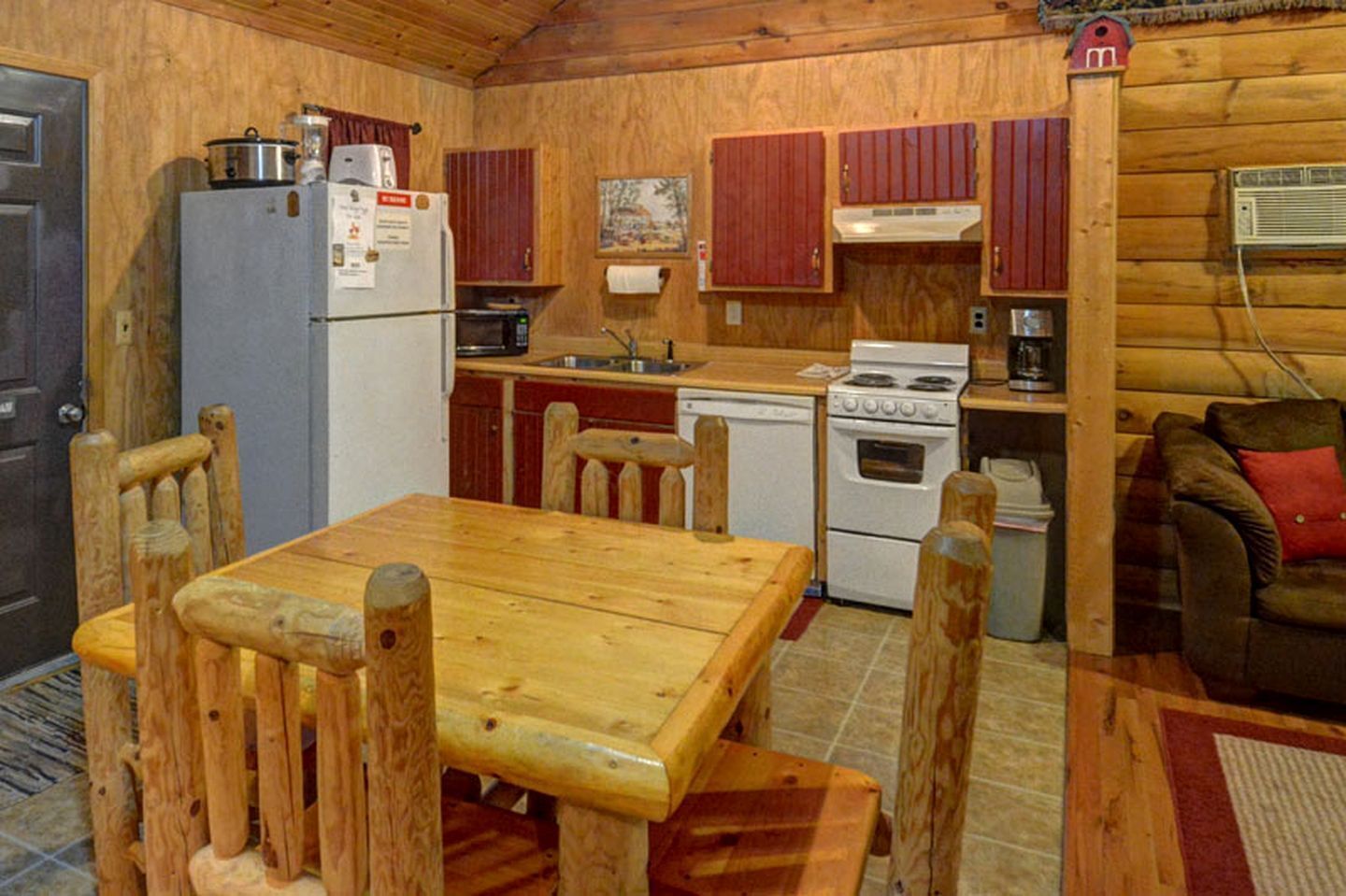 Coffee/tea maker, fridge, microwave, stovetop