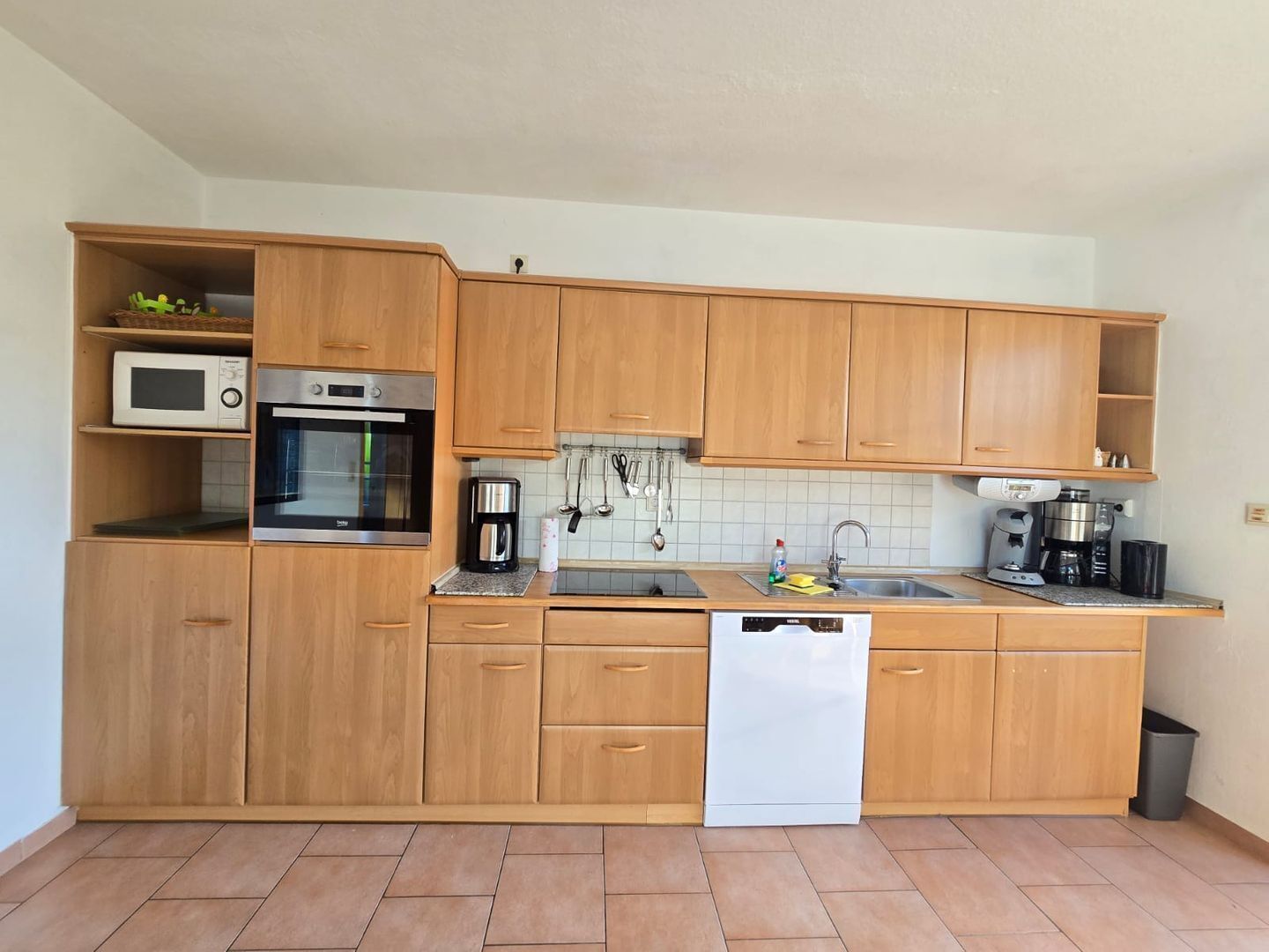 Kylskåp, mikrovågsugn, ugn och spishäll