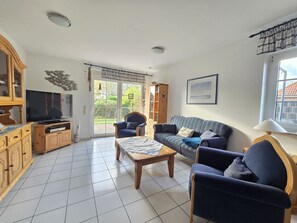 Unclassified image, 3 of 29, button - Nordseeferienhaus Ehlers - Holiday home Ehlers - Comfortable accommodation with garden (Dornum)