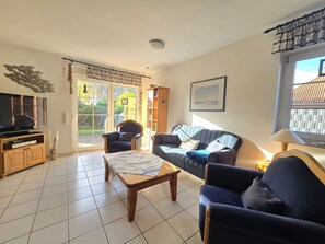 Unclassified image, 2 of 29, button - Nordseeferienhaus Ehlers - Holiday home Ehlers - Comfortable accommodation with garden (Dornum)