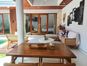 빌라, 금연 | 거실 공간 | 디지털 채널 시청이 가능한 43인치 스마트 TV