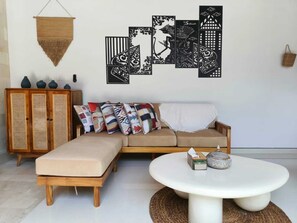 Villa, non-fumeurs | Coin séjour | TV connectée de 43 pouces avec chaînes numériques