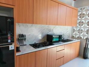 빌라, 금연 | 전용 주방 | 전기 주전자, 식탁