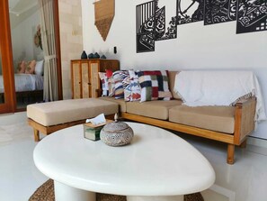 Villa, Nichtraucher | Wohnbereich | 43-Zoll-Smart-TV mit Digitalempfang