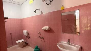 Deluxe Room | Bathroom | Shower, towels, soap, toilet paper