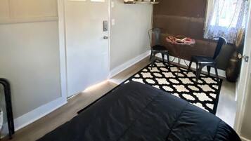 1 slaapkamer, een bureau, wifi, beddengoed