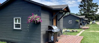 Horse Creek Resort - Tiny Cabin 9