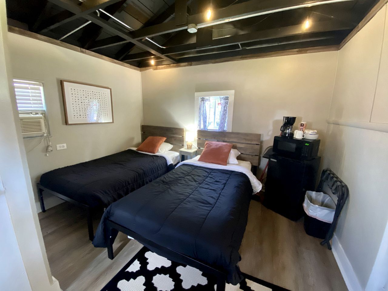 1 bedroom, desk, WiFi, bed sheets