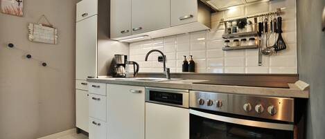 Fridge, microwave, oven, stovetop