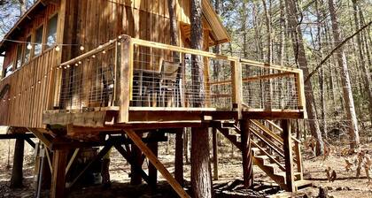 Rustic Tree House Nestled in the Heart of Ouachita National Forest, Arkansas