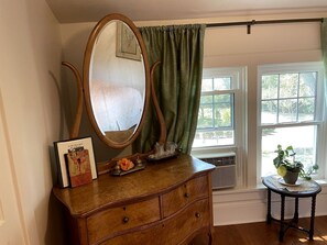 Interior - Romantic Getaway in a Bed and Breakfast Lodge with Garden Views in Elkhorn, Wisconsin (Elkhorn)