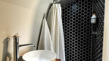 Handtücher, Seife, Shampoo, Toilettenpapier