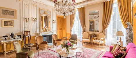 Apartment, Courtyard View | Living area