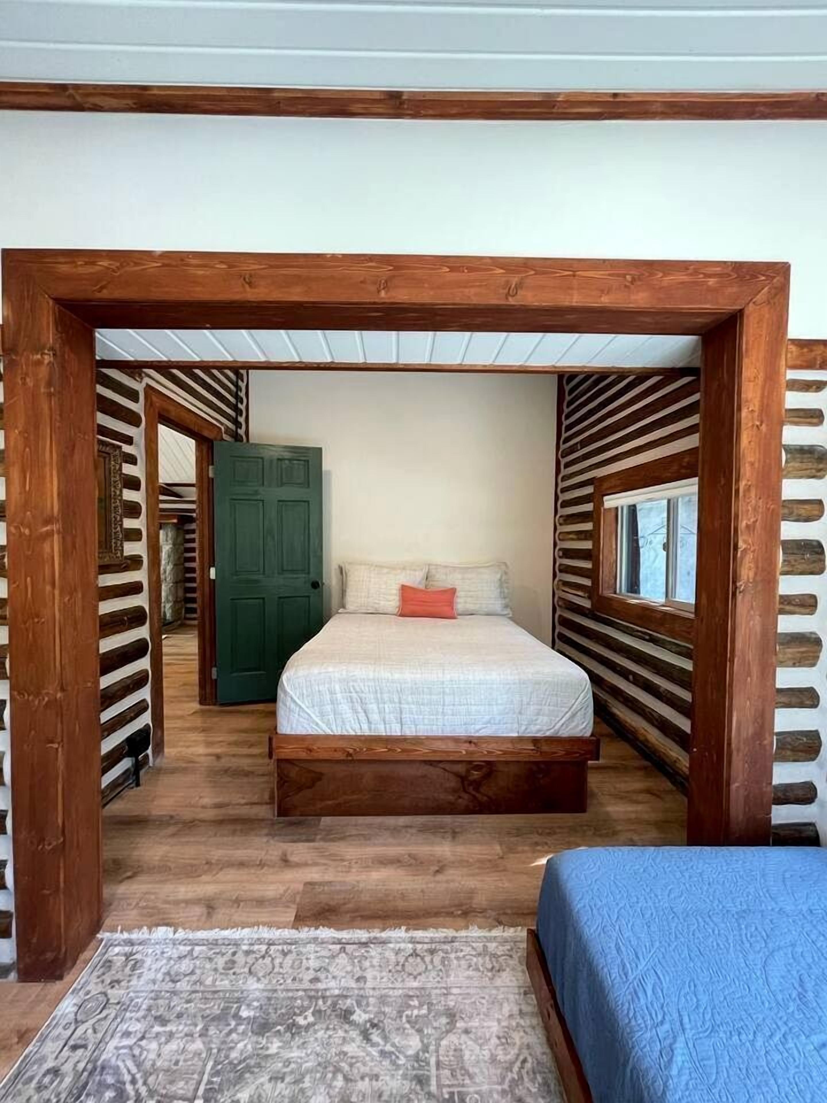 2 bedrooms, WiFi, bed sheets, wheelchair access