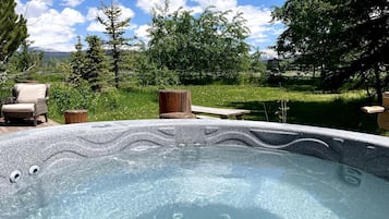 Tina de hidromasaje al aire libre