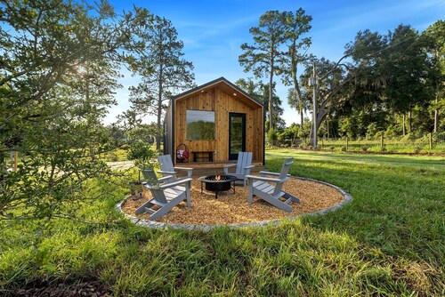 Serene and Cozy Cabin near Gilchrist Blue Springs, Perfect for a Small Town Florida Getaway