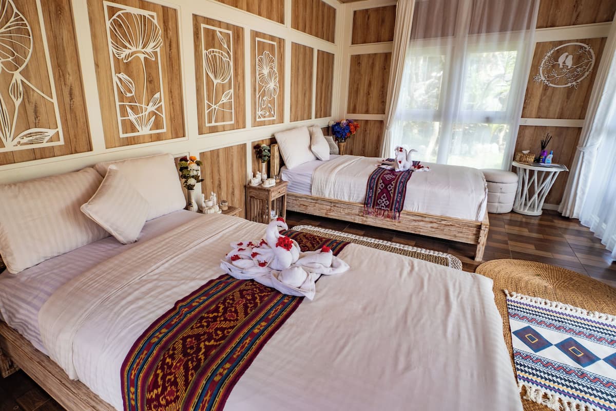 Desk, blackout curtains, free WiFi