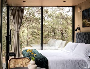 1 bedroom, WiFi, bed sheets - Romantic Mirror Cabin Retreat by the Lake in the Enchanted Forests of Texas (Bastrop)